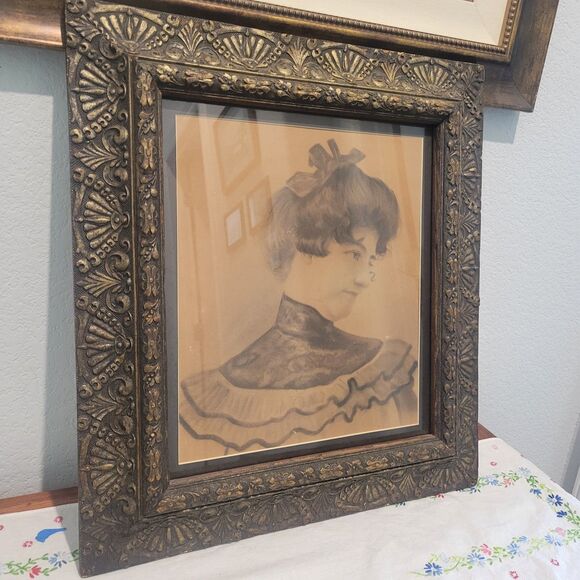 Vintage or Antique Portrait of a women muted pallet in ornate frame & Matted - Picture 3 of 16